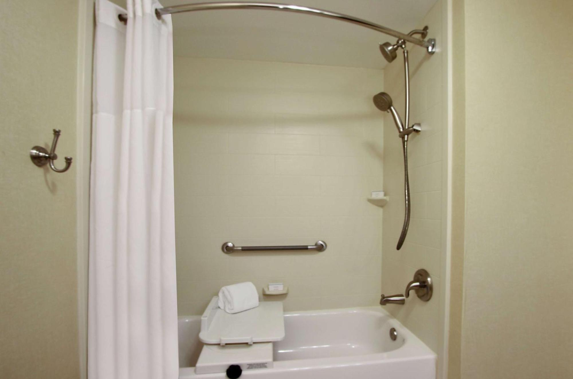 Hampton Inn Ashtabula Austinburg Buitenkant foto